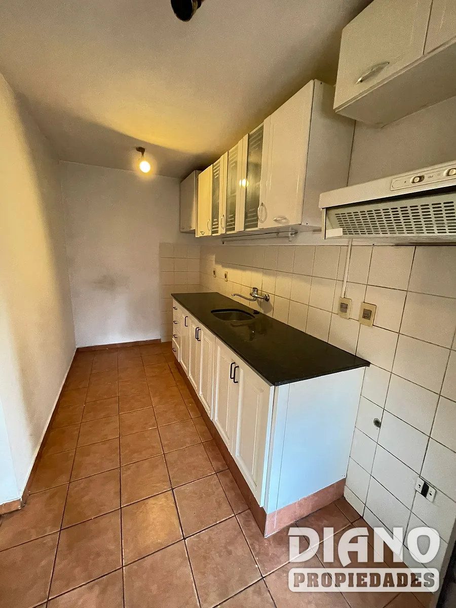 Apartamento, Montevideo, frente a AFE