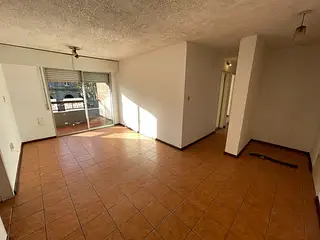 Apartamento, Montevideo, frente a AFE