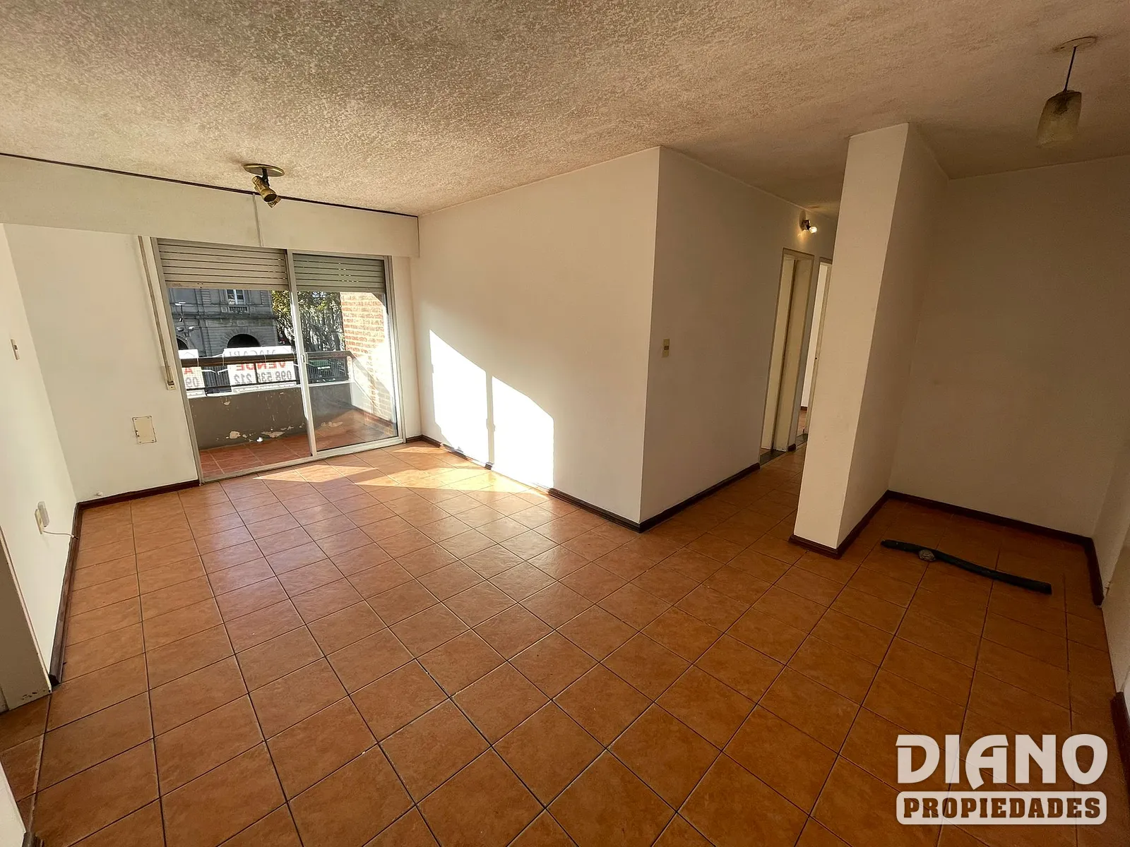 Apartamento, Montevideo, frente a AFE