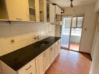 Apartamento, Montevideo, frente a AFE