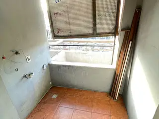 Apartamento, Montevideo, frente a AFE