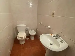 Apartamento, Montevideo, frente a AFE