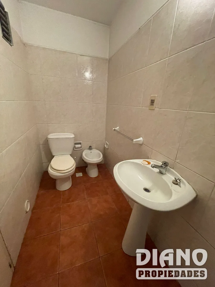 Apartamento, Montevideo, frente a AFE