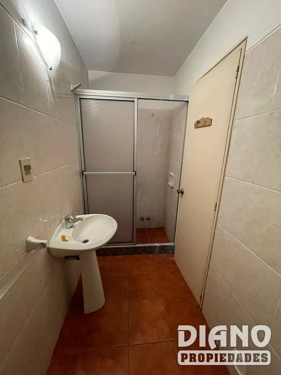 Apartamento, Montevideo, frente a AFE