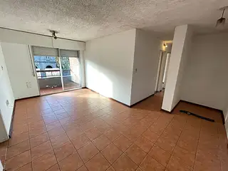 Apartamento, Montevideo, frente a AFE