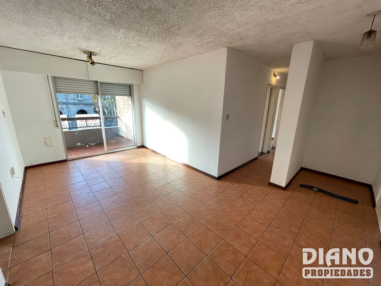 Apartamento, Montevideo, frente a AFE