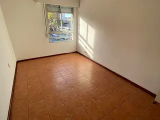 Apartamento, Montevideo, frente a AFE