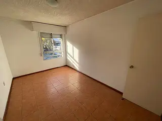 Apartamento, Montevideo, frente a AFE