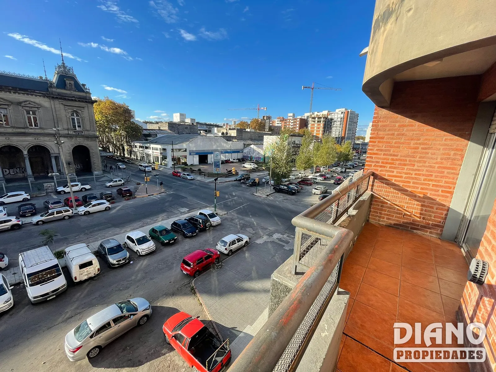 Apartamento, Montevideo, frente a AFE