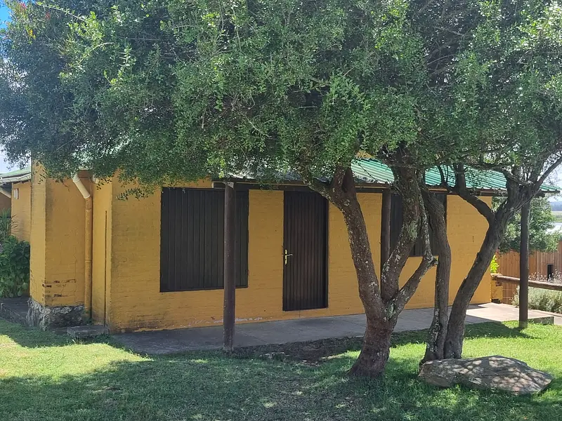 Villa Serrana, Macachines