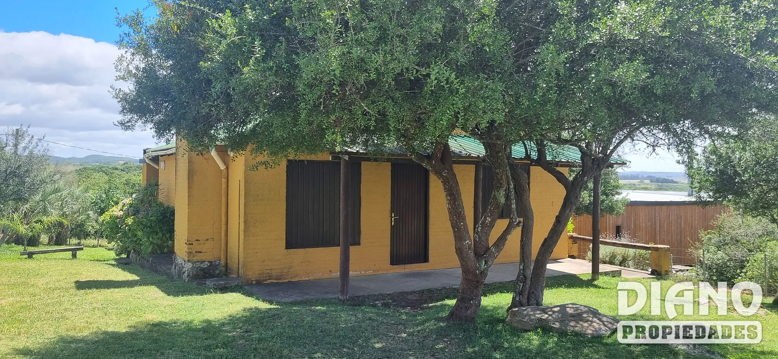 Villa Serrana, Macachines