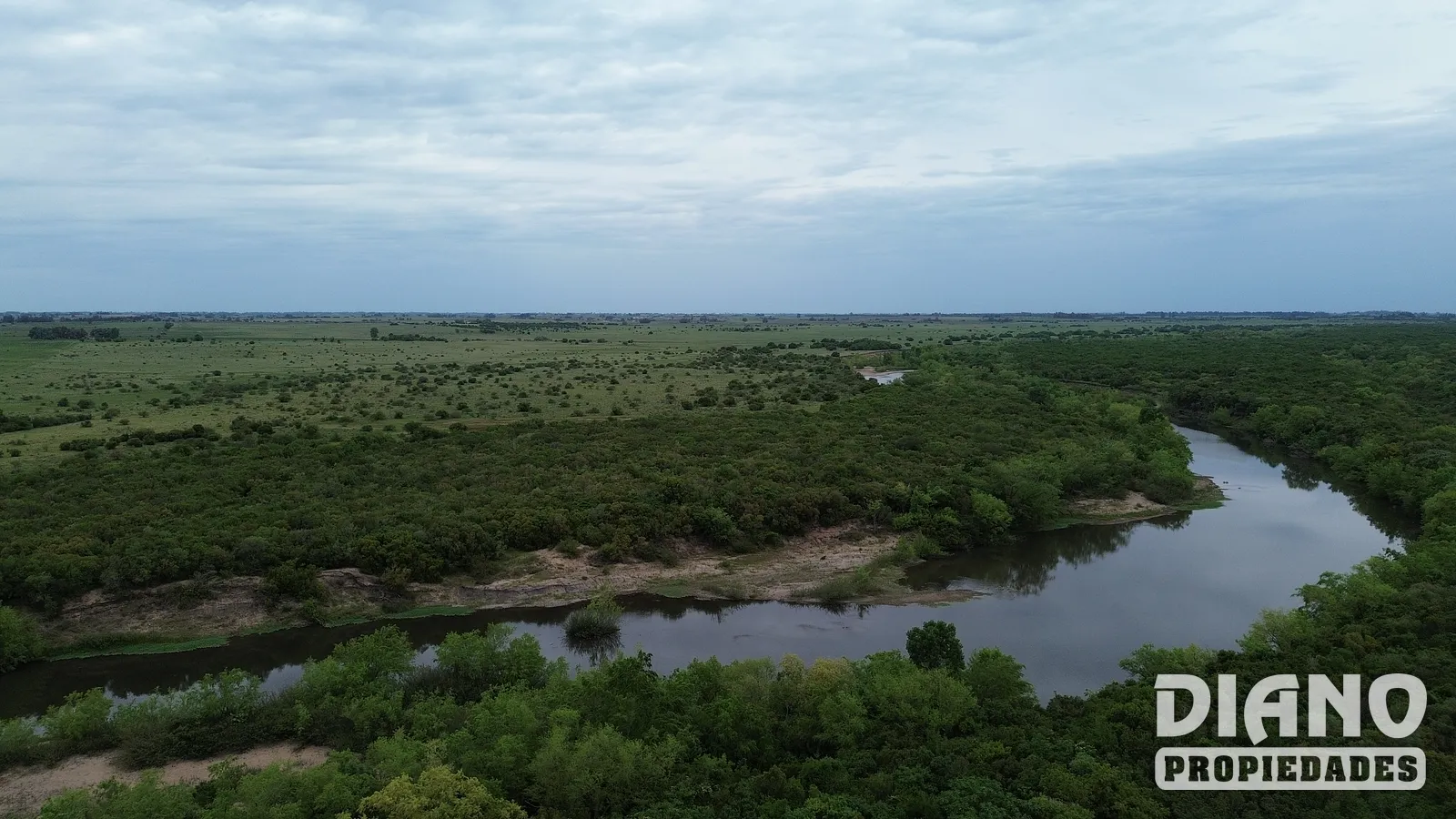 Excelente Campo, Río Santa Lucía