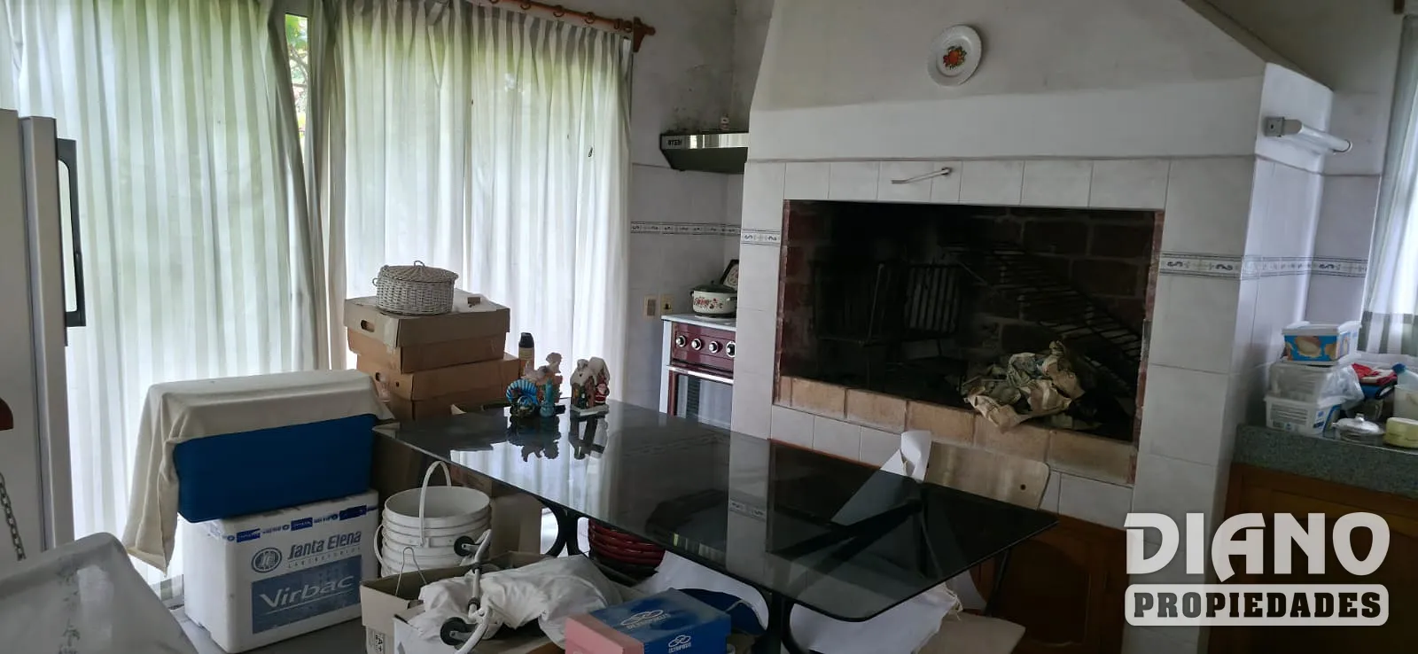 Excelente y amplia casa con fondo excepcional