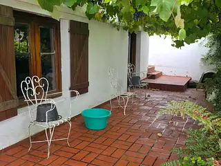 Excelente y amplia casa con fondo excepcional