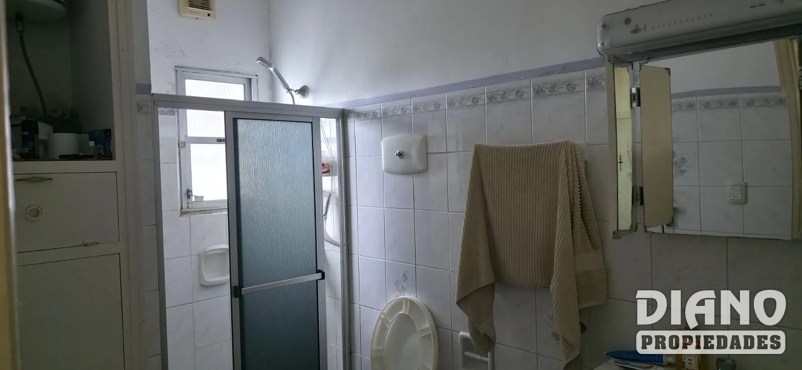 Excelente y amplia casa con fondo excepcional