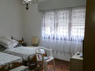 Excelente y amplia casa con fondo excepcional