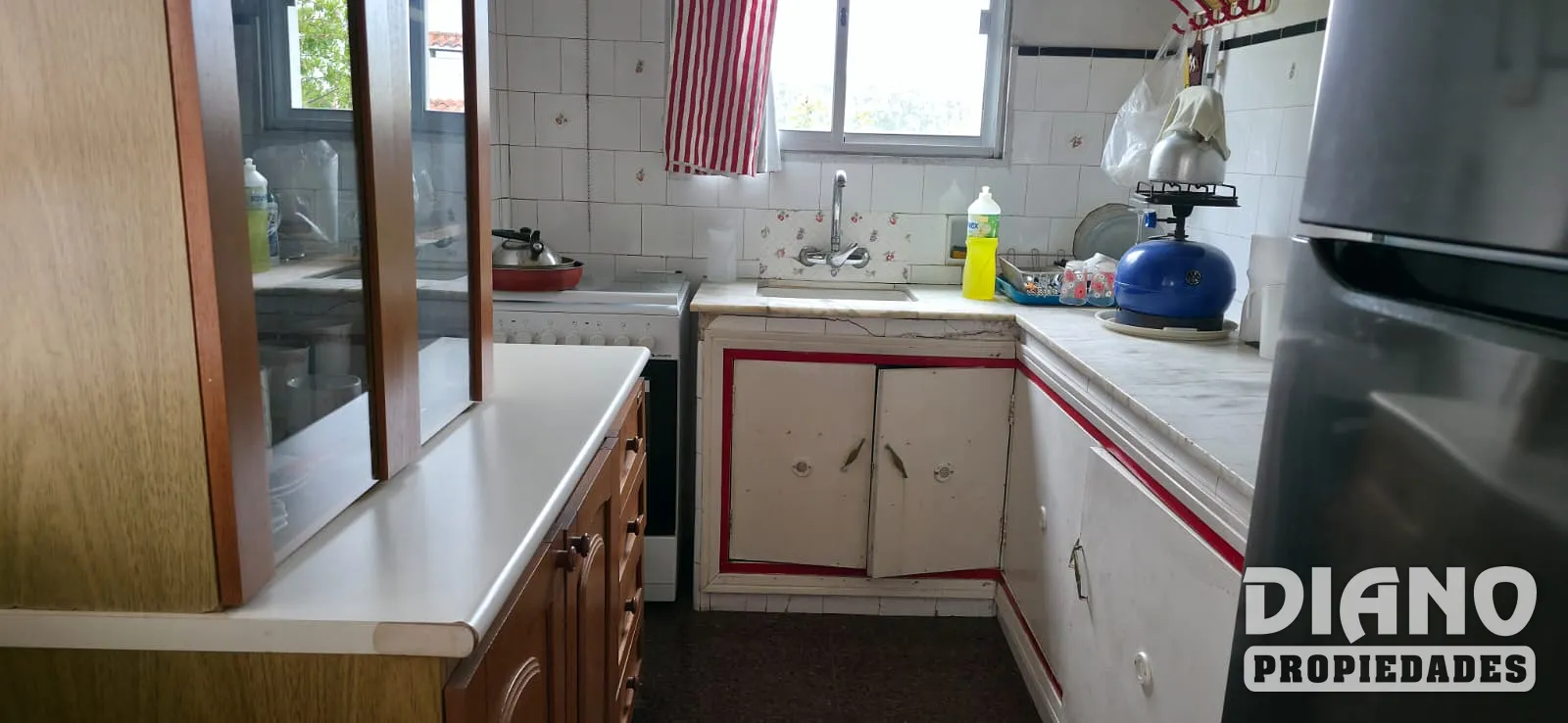 Excelente y amplia casa con fondo excepcional