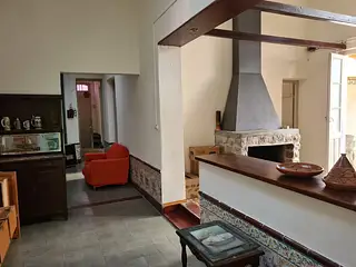 Zona UTEC, amplia casa con garaje y fondo