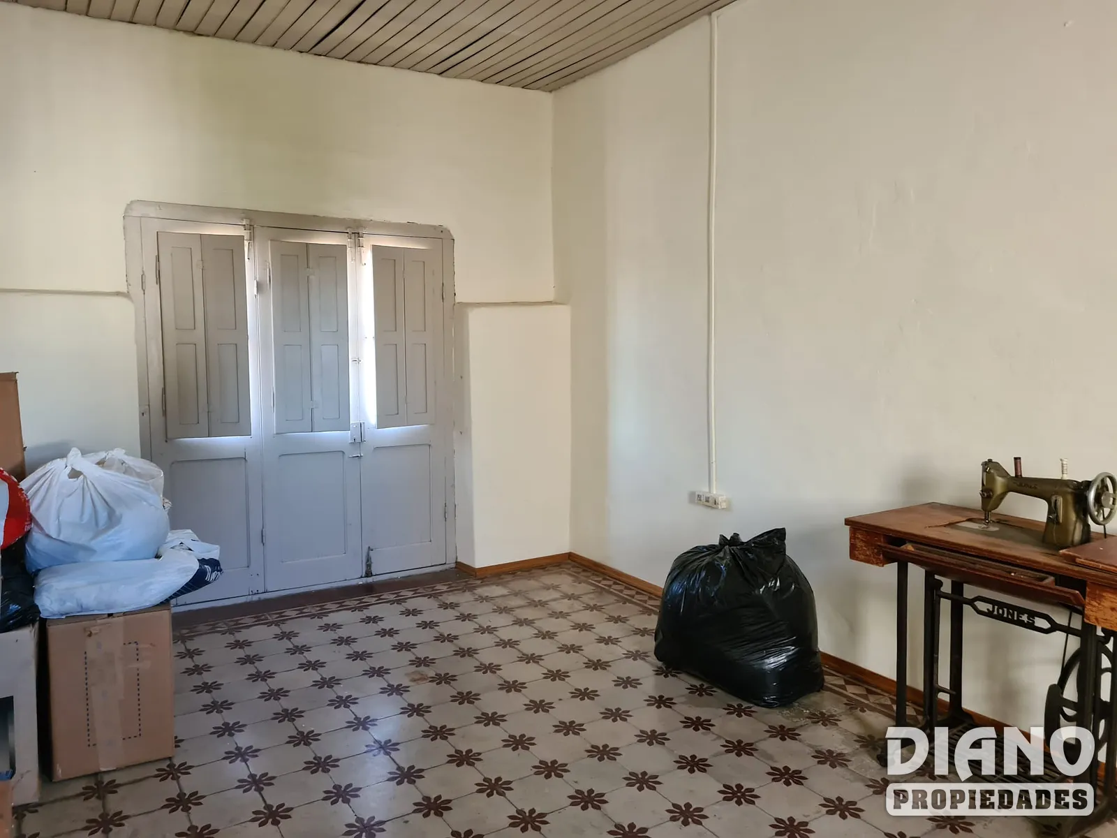 Zona UTEC, amplia casa con garaje y fondo