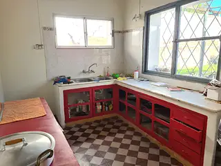 Zona UTEC, amplia casa con garaje y fondo