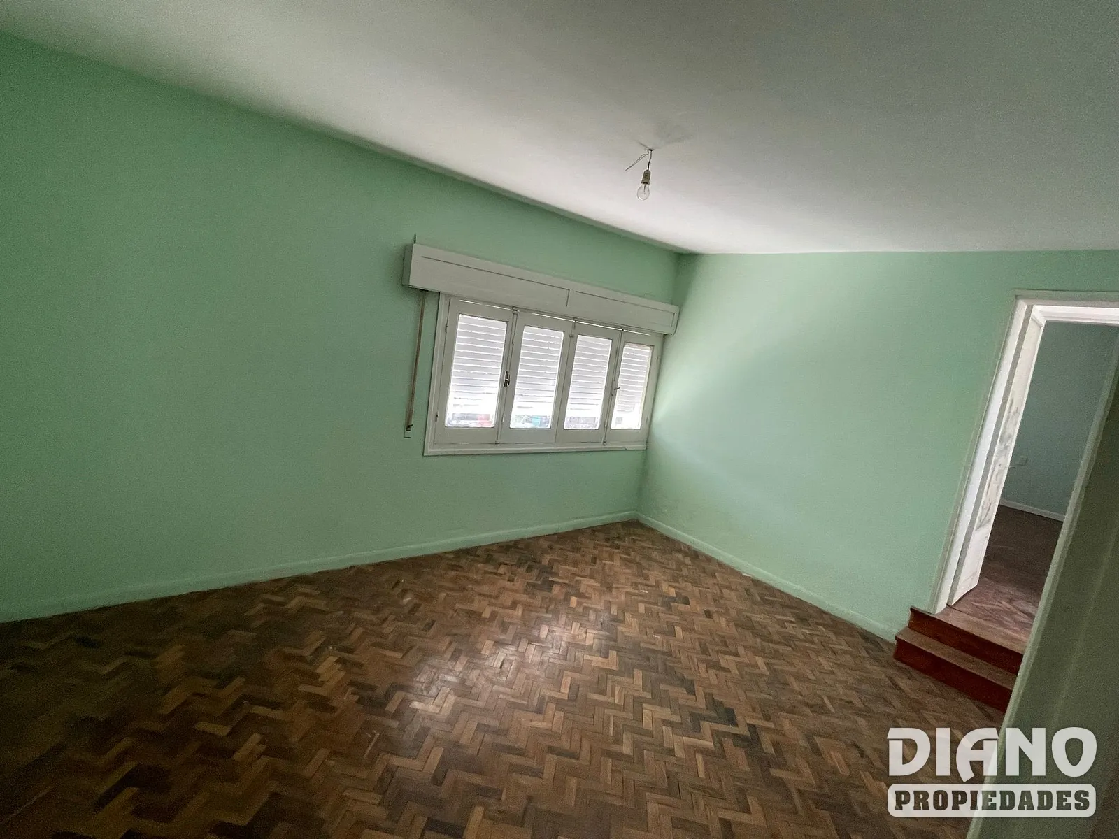 Casa sobre 18 de Julio, pleno centro