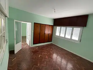 Casa sobre 18 de Julio, pleno centro