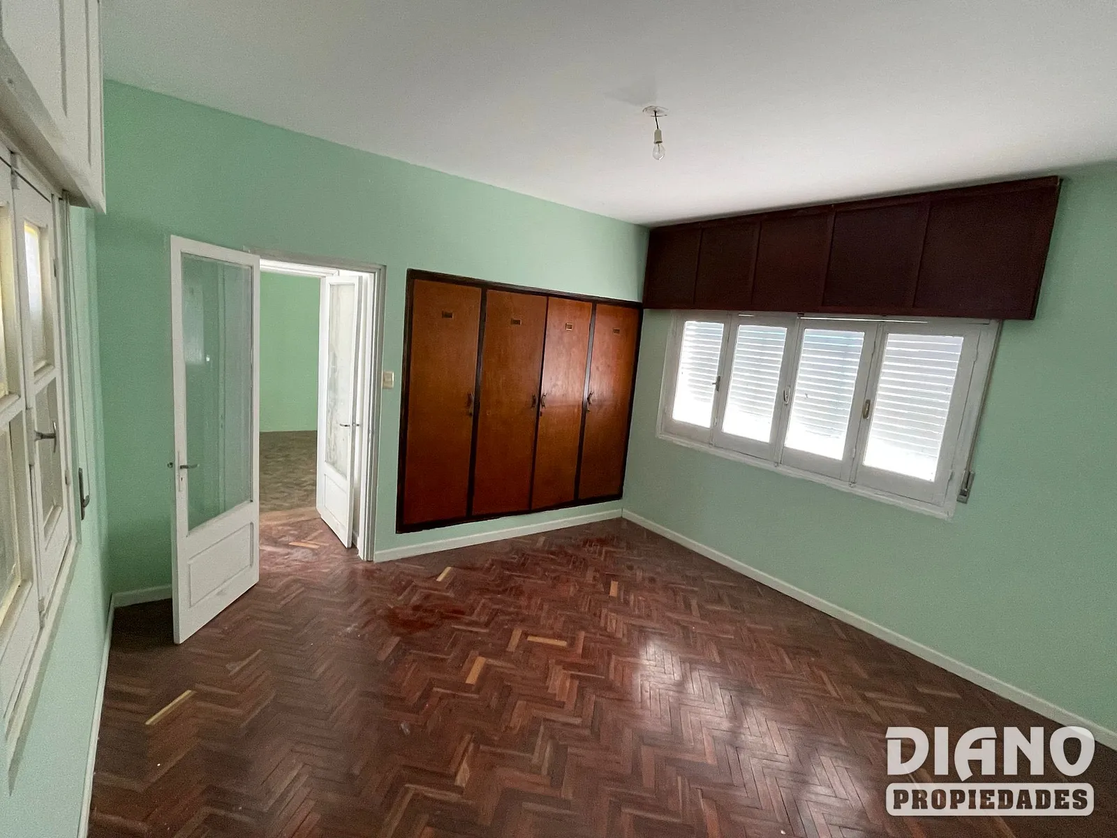 Casa sobre 18 de Julio, pleno centro