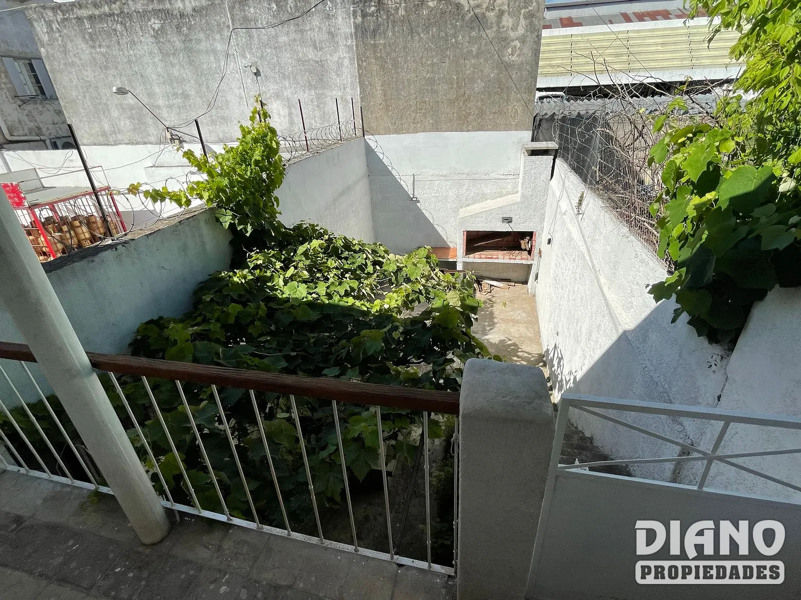 Casa sobre 18 de Julio, pleno centro