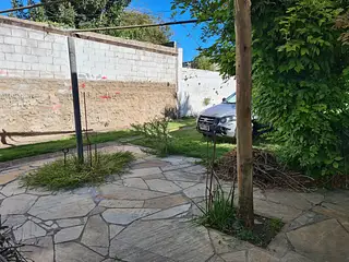 Zona UTEC, amplia casa con garaje y fondo