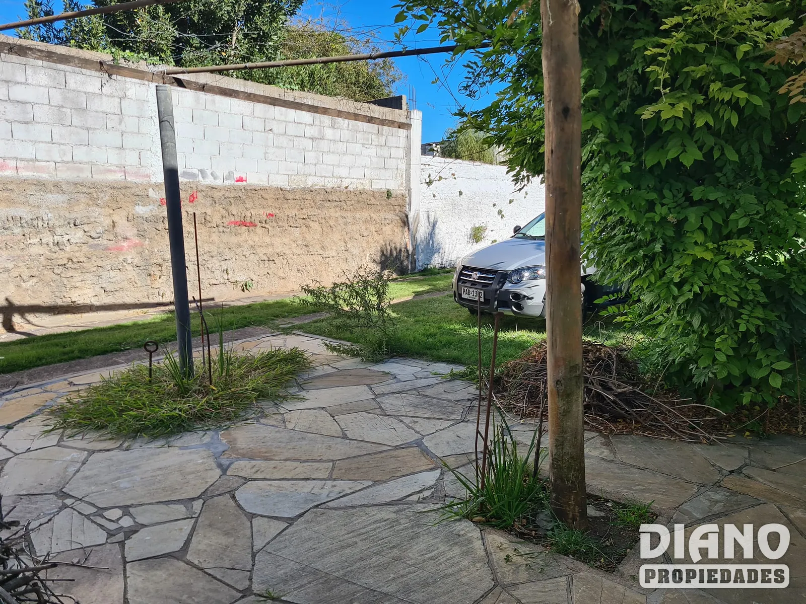 Zona UTEC, amplia casa con garaje y fondo