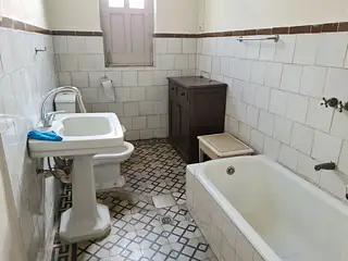 Zona UTEC, amplia casa con garaje y fondo