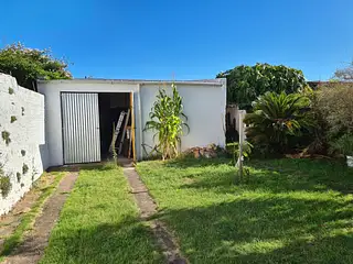 Zona UTEC, amplia casa con garaje y fondo
