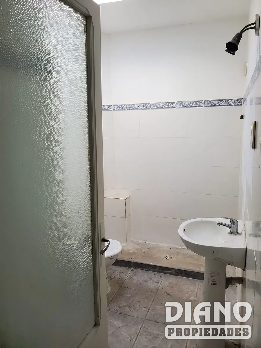 Casa sobre 18 de Julio, pleno centro