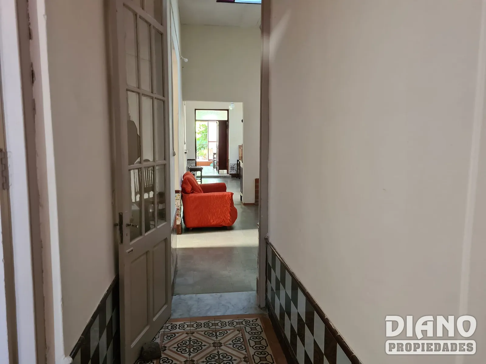 Zona UTEC, amplia casa con garaje y fondo