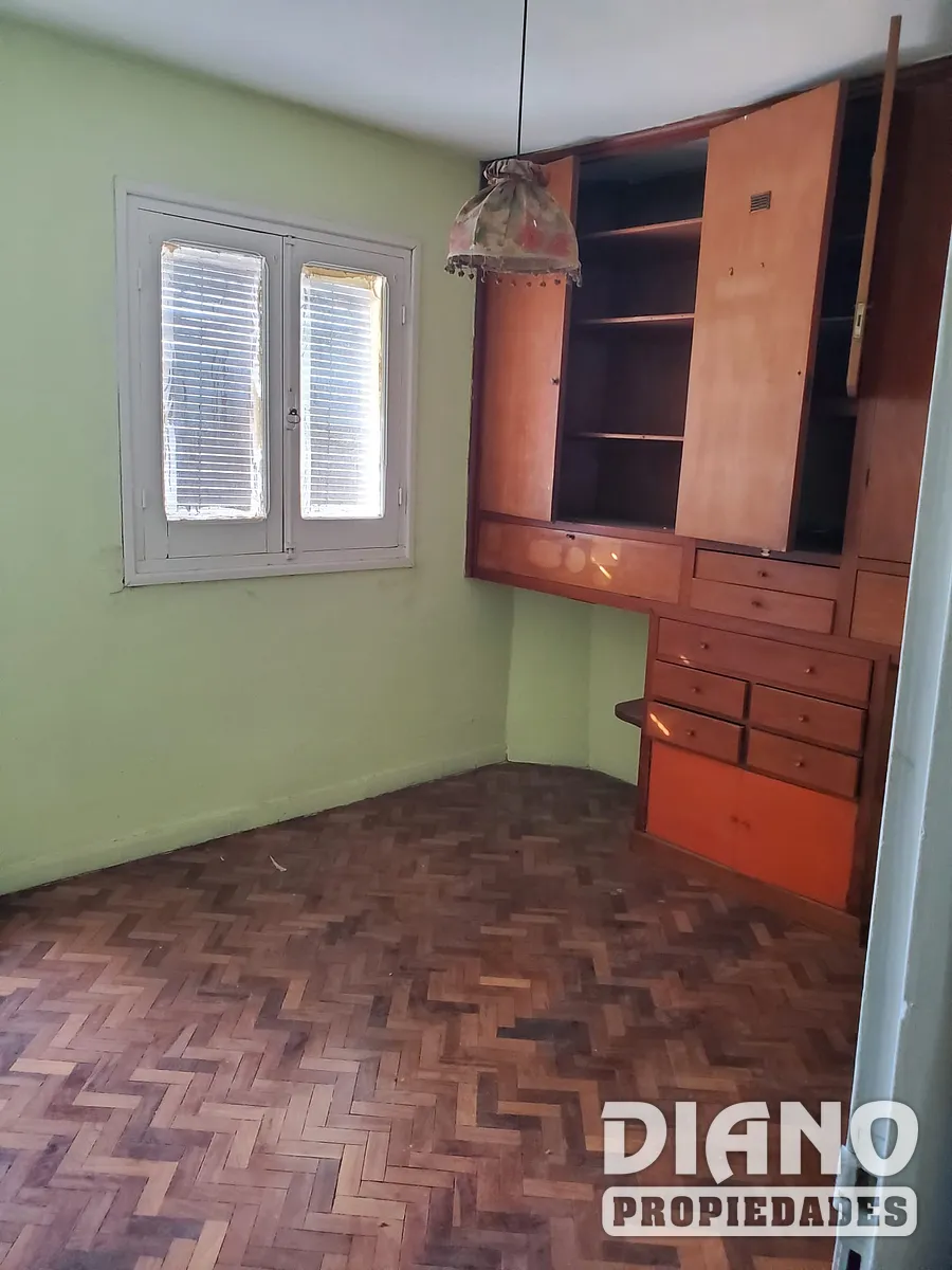 Casa sobre 18 de Julio, pleno centro