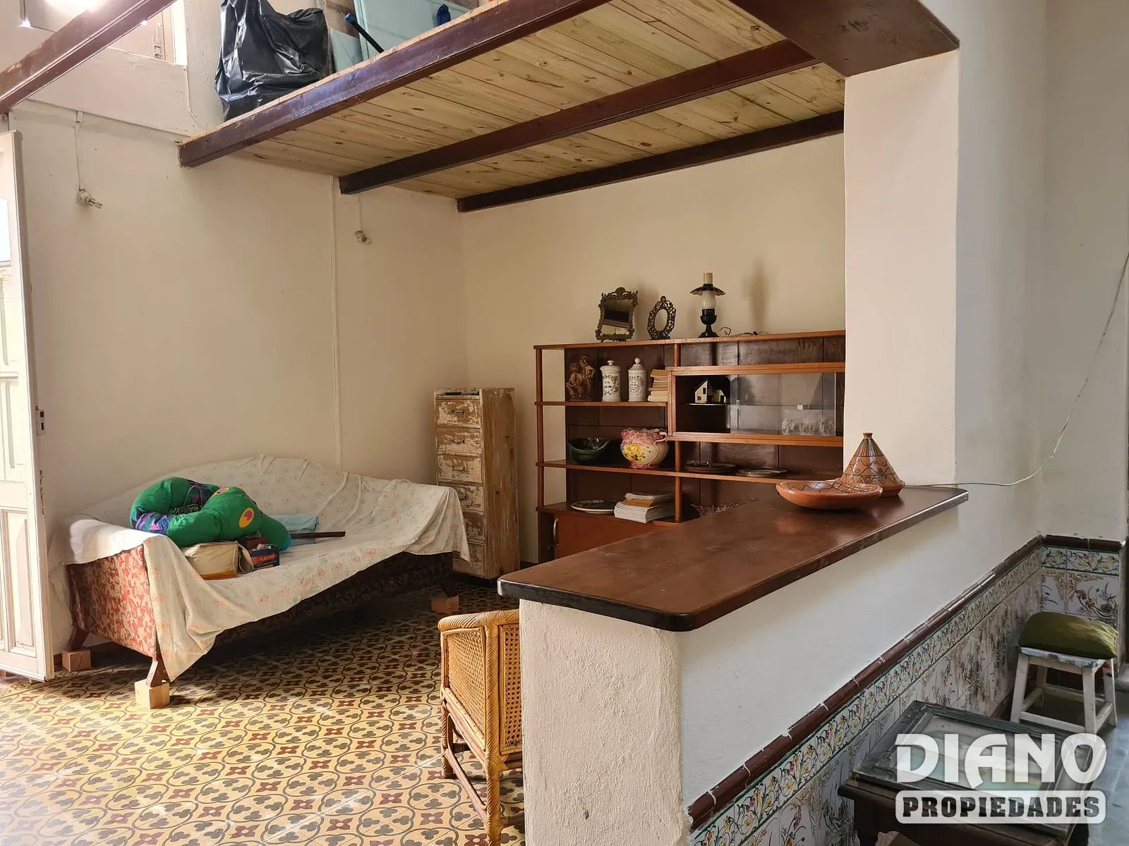 Zona UTEC, amplia casa con garaje y fondo