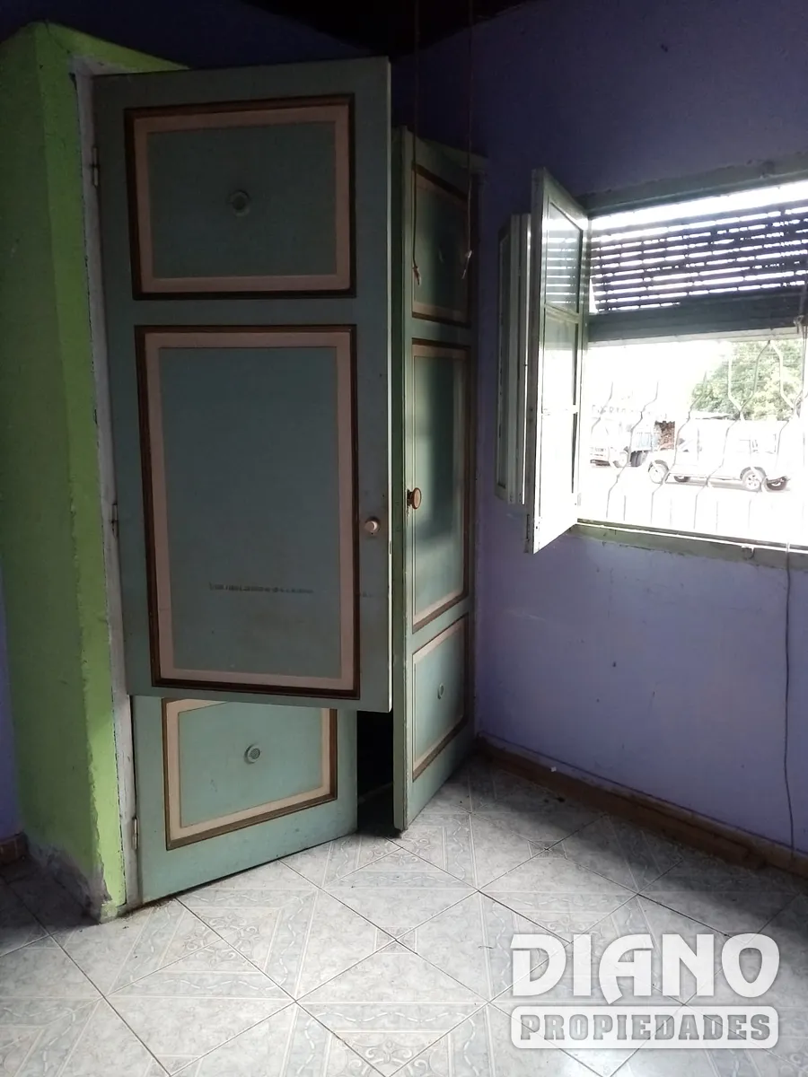 Casa sobre Av. Flores