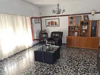 Calle 18 de julio, amplia casa, excelentes condiciones