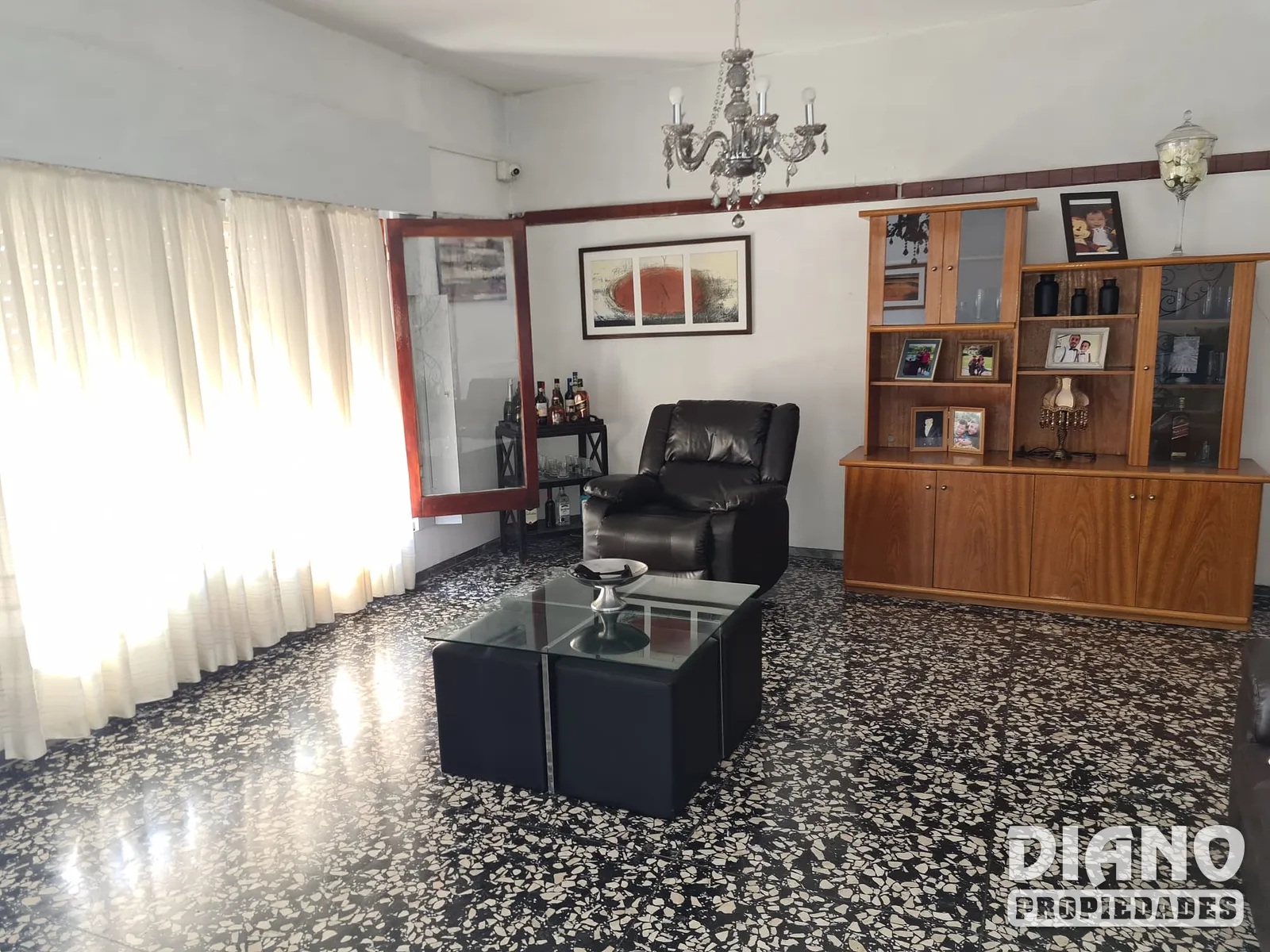 Calle 18 de julio, amplia casa, excelentes condiciones