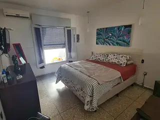 Calle 18 de julio, amplia casa, excelentes condiciones