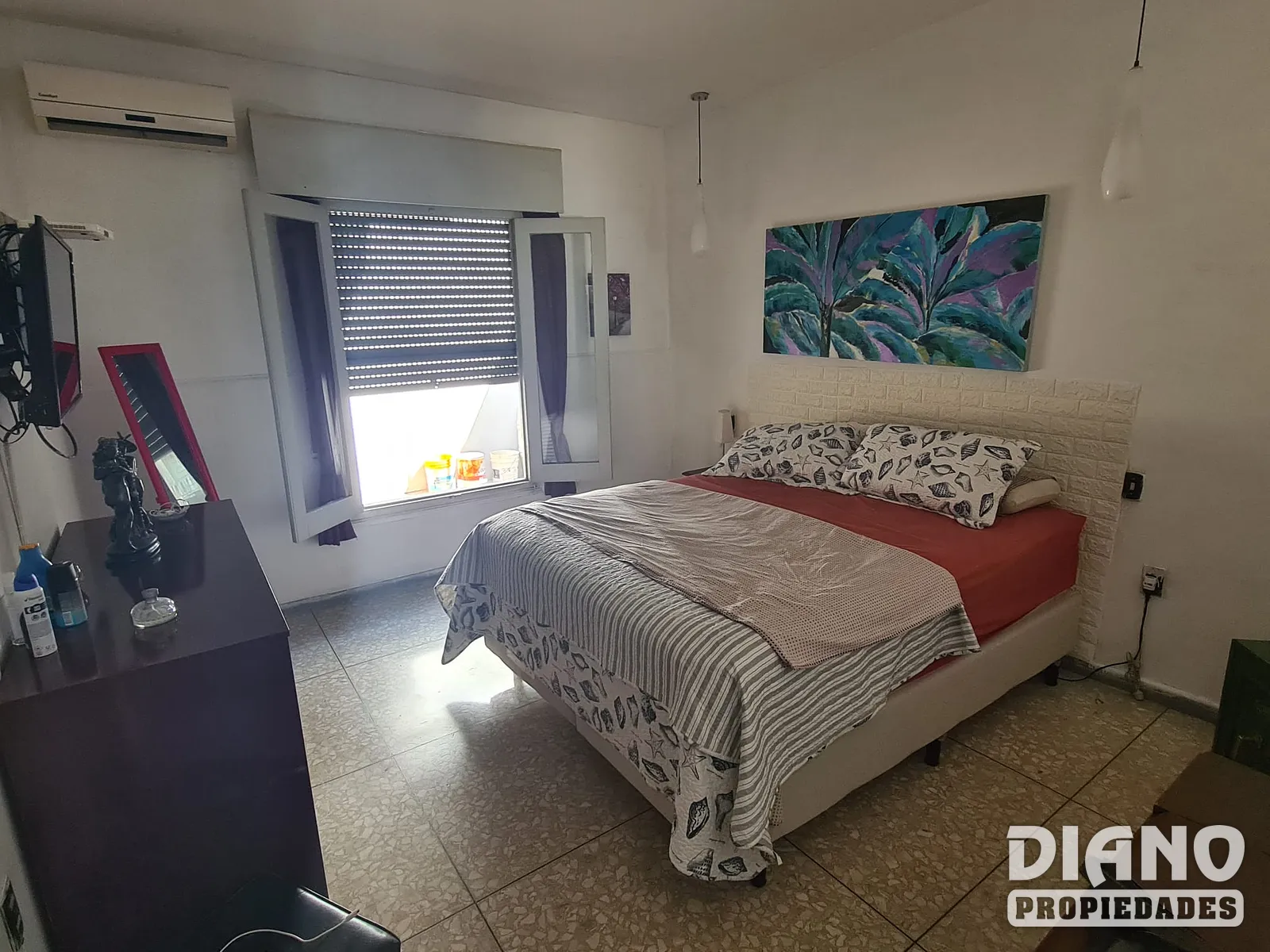 Calle 18 de julio, amplia casa, excelentes condiciones