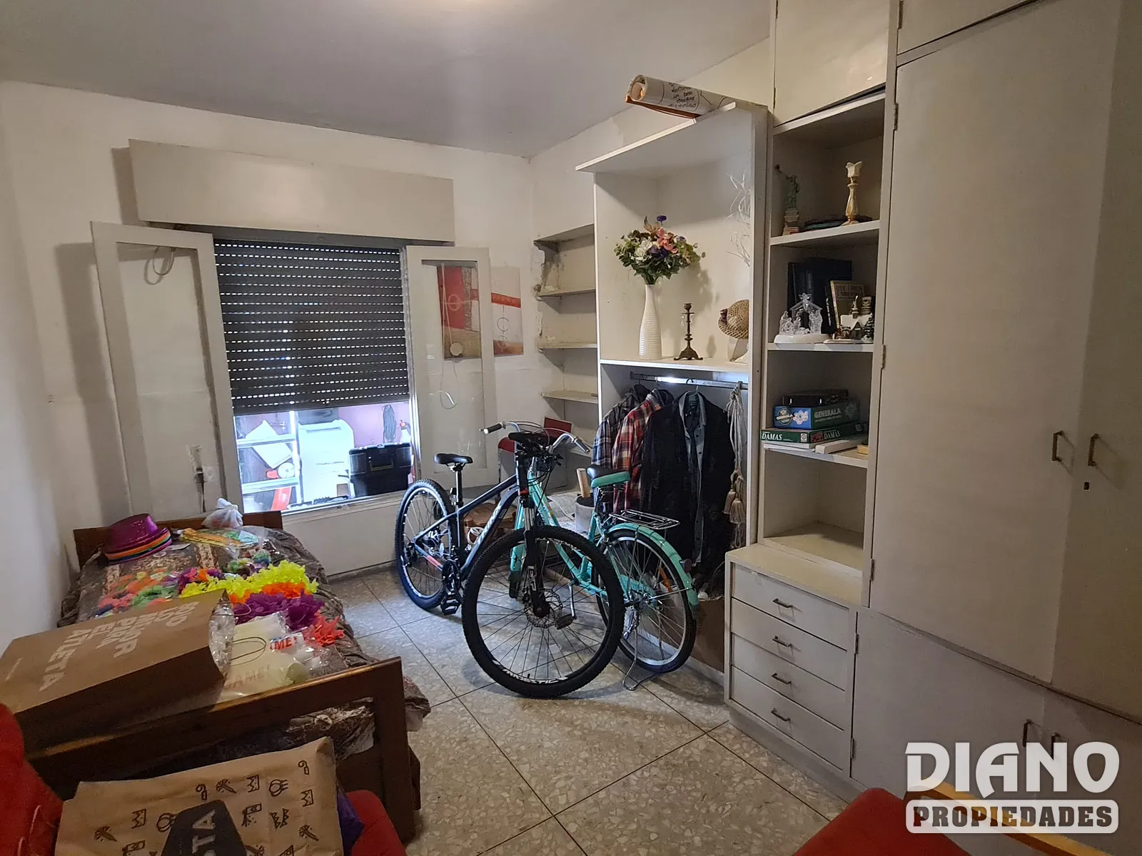 Calle 18 de julio, amplia casa, excelentes condiciones