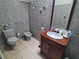 Calle 18 de julio, amplia casa, excelentes condiciones
