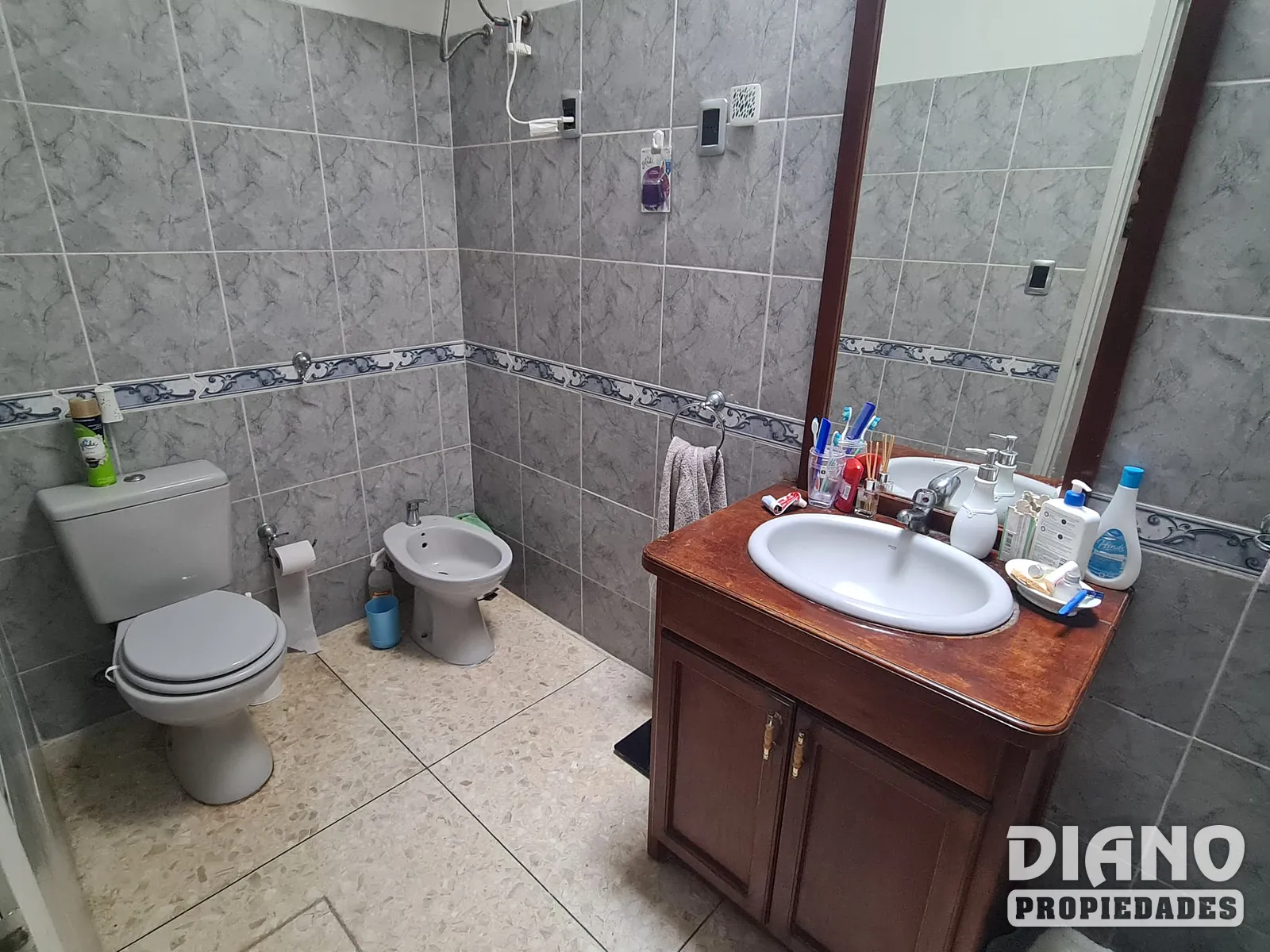 Calle 18 de julio, amplia casa, excelentes condiciones
