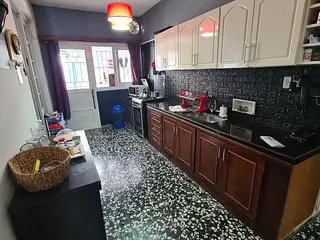 Calle 18 de julio, amplia casa, excelentes condiciones