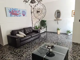 Calle 18 de julio, amplia casa, excelentes condiciones