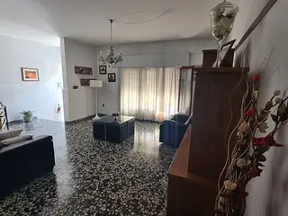 Calle 18 de julio, amplia casa, excelentes condiciones