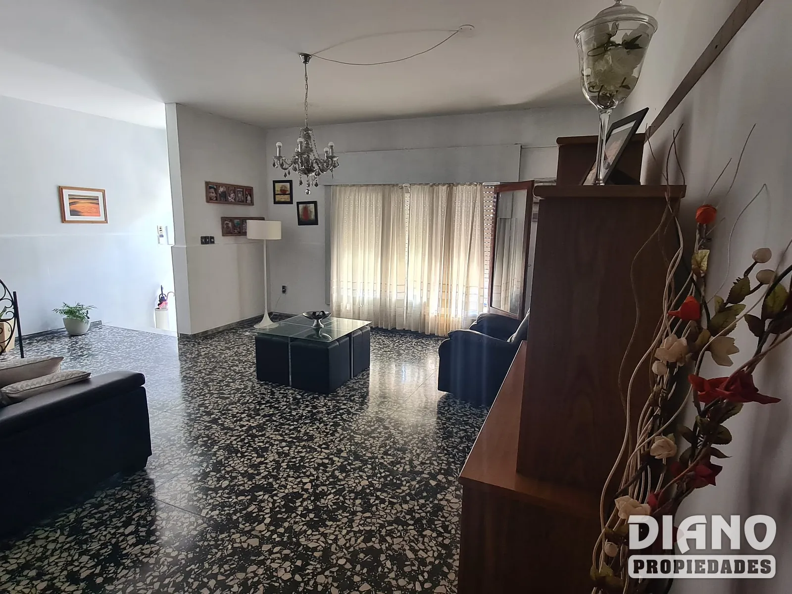 Calle 18 de julio, amplia casa, excelentes condiciones