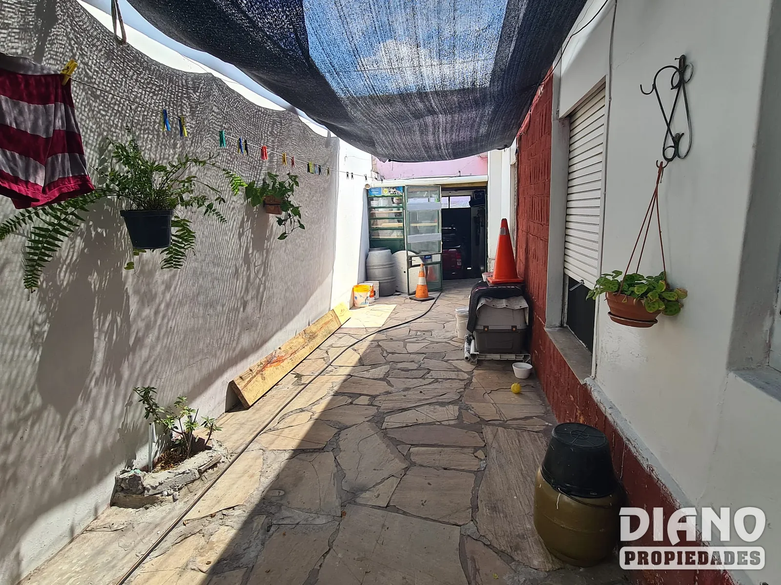 Calle 18 de julio, amplia casa, excelentes condiciones