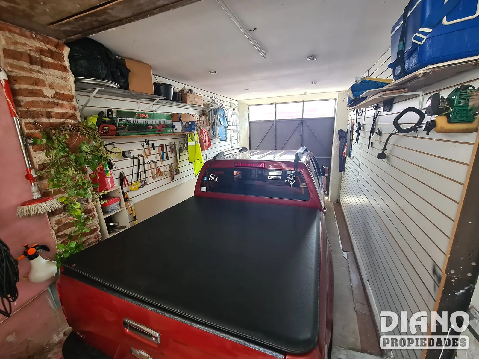 Calle 18 de julio, amplia casa, excelentes condiciones